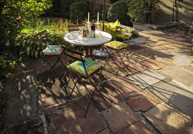 sunny afternoon eating spot